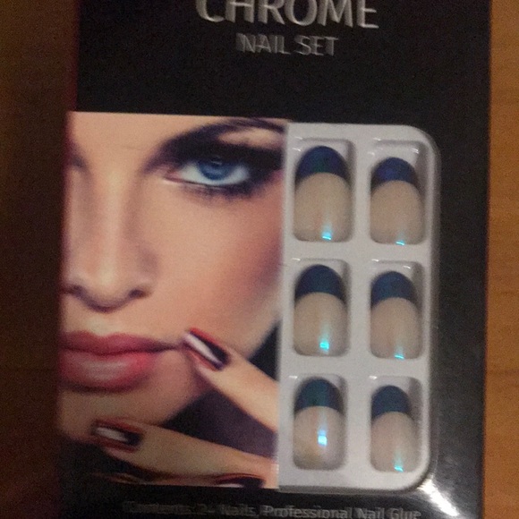 Nail set - Picture 3 of 3